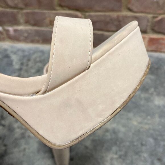 Bamboo Taupe Faux Suede Platform Sandal Block Heel Size 8 - Picture 12 of 12